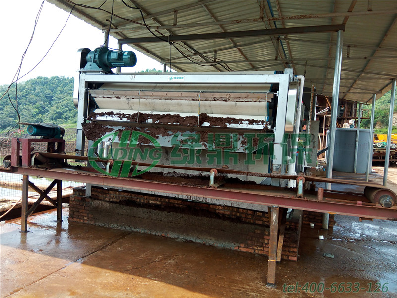 湖南湘潭磷礦廠帶式壓濾機(jī)處理泥漿工程案例 8