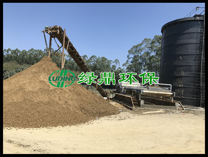 福建洗沙泥漿帶式壓濾機(jī)安裝現(xiàn)場 8