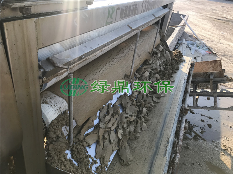 帶式壓濾機(jī)發(fā)貨慶陽養(yǎng)殖場糞污處理項(xiàng)目
